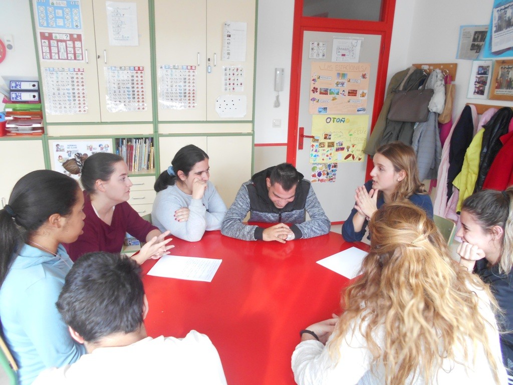 Visita de alumnas de Magisterio al CEE “Arboleda”, de Teruel